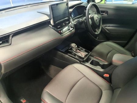 2026-Toyota-Corolla-Cross-18-GR-S_7