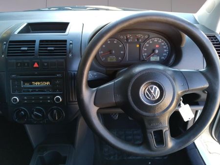 2016-Volkswagen-Polo-Vivo-GP-14-Conceptline-5-dr_13