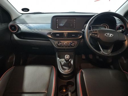 2022-Hyundai-Grand-i10-12-Fluid_5