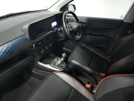 2022-Hyundai-Grand-i10-12-Fluid_6