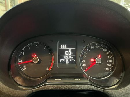 2023-Volkswagen-Polo-Vivo-16-Highline-5-dr_10