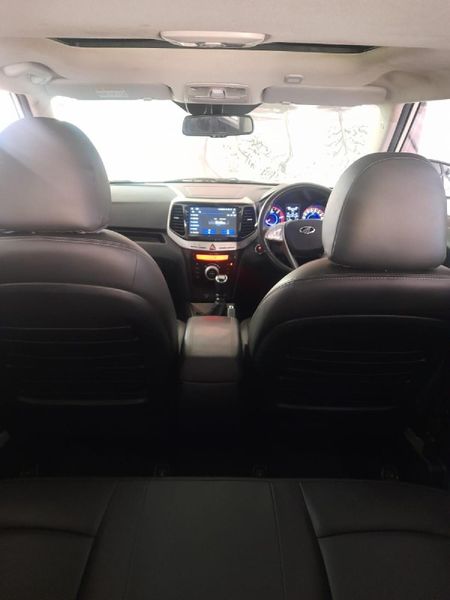 2022-Mahindra-XUV-300-15D-W8_10