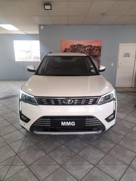 2022-Mahindra-XUV-300-15D-W8_1