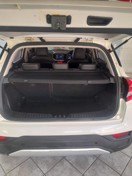 2022-Mahindra-XUV-300-15D-W8_5
