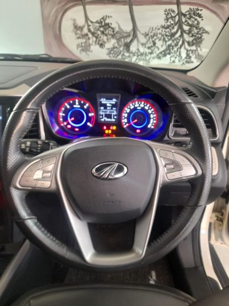 2022-Mahindra-XUV-300-15D-W8_7
