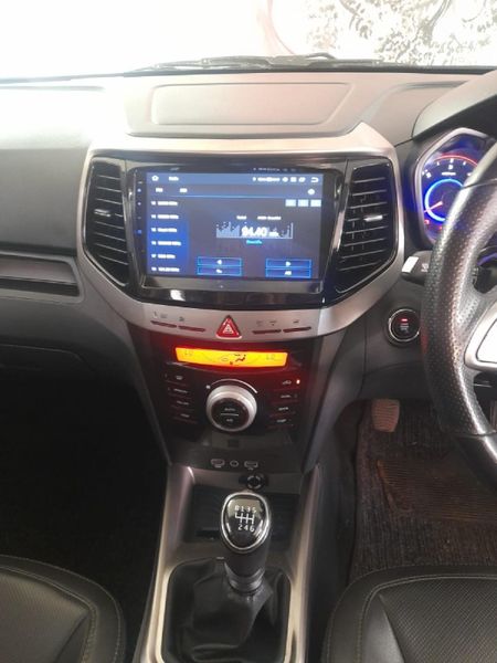 2022-Mahindra-XUV-300-15D-W8_8