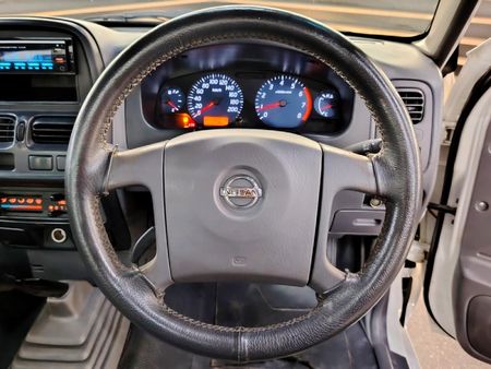 2017-Nissan-NP300-20i-LWB-Single-Cab_11