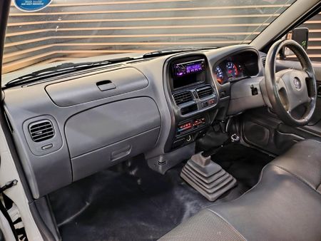 2017-Nissan-NP300-20i-LWB-Single-Cab_12