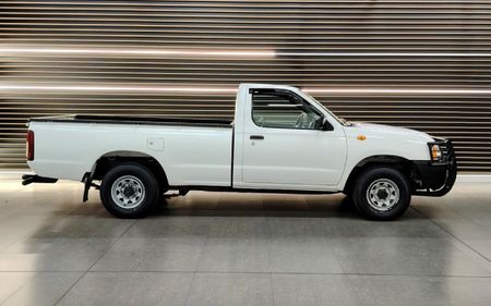 2017-Nissan-NP300-20i-LWB-Single-Cab_16