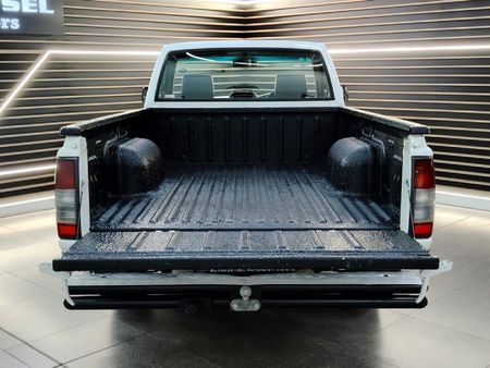 2017-Nissan-NP300-20i-LWB-Single-Cab_4