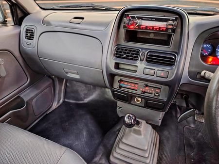 2017-Nissan-NP300-20i-LWB-Single-Cab_8