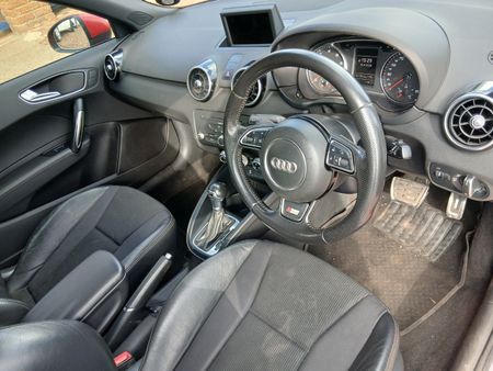2014-Audi-A1-14-TFSI-3-dr-Ambition-S-Line-Auto-136kW_22