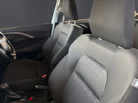 2025-Suzuki-Swift-12-GL-Auto_13