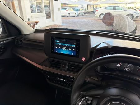 2025-Suzuki-Swift-12-GL-Auto_17