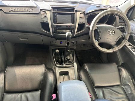 2010-Toyota-Hilux-30-D-4D-Raider-4x4-Double-Cab_5