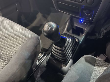 2017-Suzuki-Jimny-13_9
