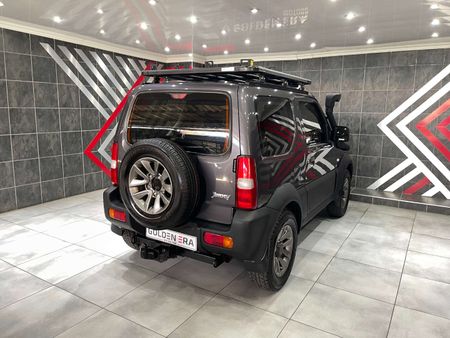 2017-Suzuki-Jimny-13_15