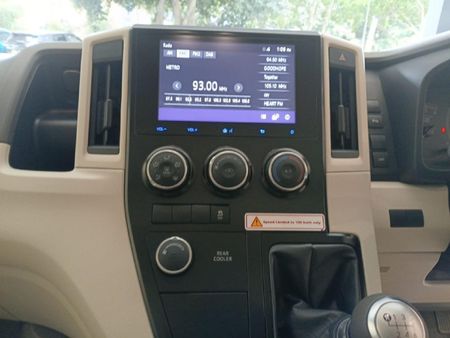 2024-Toyota-Quantum-28-GL-11-seat_11