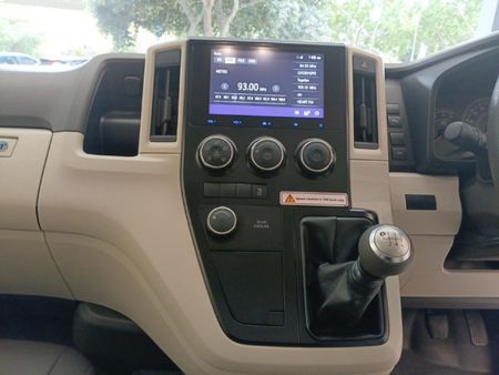 2024-Toyota-Quantum-28-GL-11-seat_12