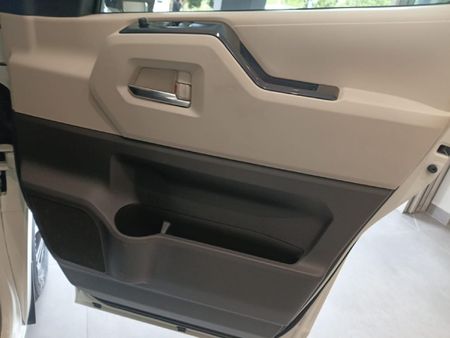 2024-Toyota-Quantum-28-GL-11-seat_13