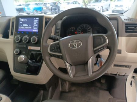 2024-Toyota-Quantum-28-GL-11-seat_14