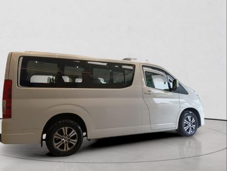 2024-Toyota-Quantum-28-GL-11-seat_2