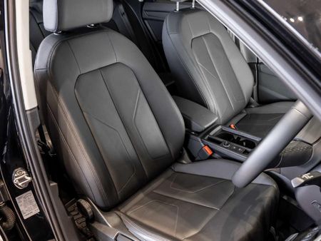 2025-Audi-Q3-35TFSI-Urban-Edition_14