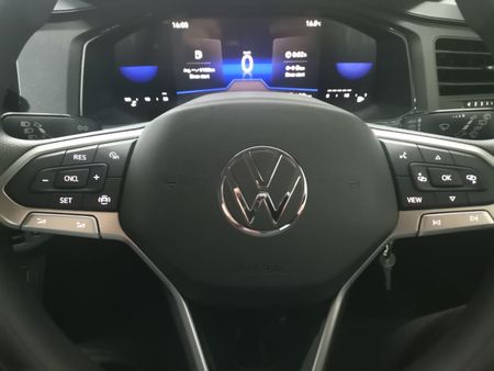 2024-Volkswagen-Polo-10-TSI_15