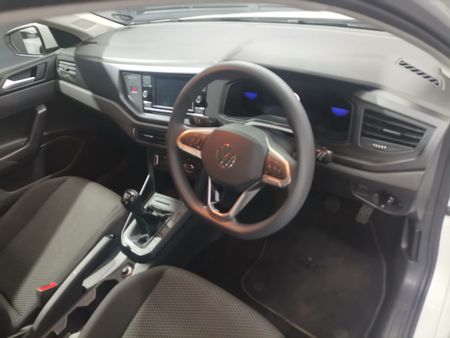 2024-Volkswagen-Polo-10-TSI_16
