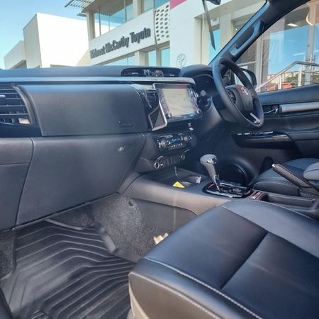 2026-Toyota-Hilux-28-GD-6-RB-Legend-55-Auto-Double-Cab_4