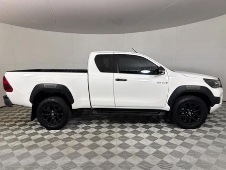 2025-Toyota-Hilux-28-GD-6-Raised-Body-Legend-Extended-Cab_13
