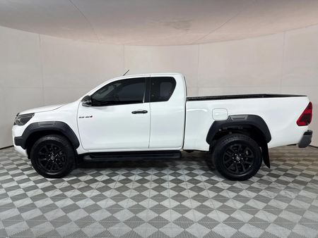 2025-Toyota-Hilux-28-GD-6-Raised-Body-Legend-Extended-Cab_15