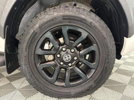2025-Toyota-Hilux-28-GD-6-Raised-Body-Legend-Extended-Cab_4