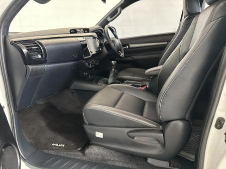 2025-Toyota-Hilux-28-GD-6-Raised-Body-Legend-Extended-Cab_6