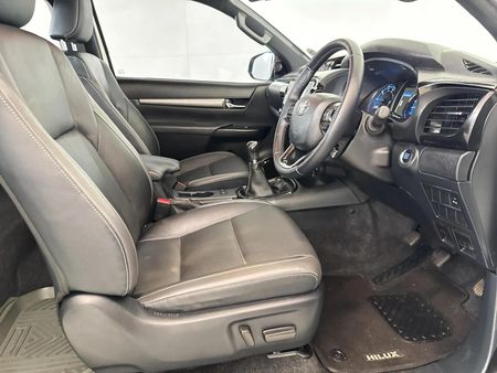 2025-Toyota-Hilux-28-GD-6-Raised-Body-Legend-Extended-Cab_7