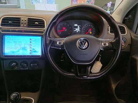 2023-Volkswagen-Polo-Vivo-16-Highline-5-dr_10