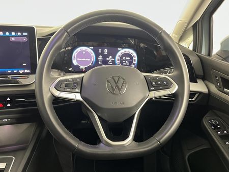 2025-Volkswagen-Golf-14-TSI-Life-Auto-110kw_9