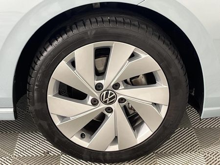 2025-Volkswagen-Golf-14-TSI-Life-Auto-110kw_4