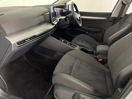 2025-Volkswagen-Golf-14-TSI-Life-Auto-110kw_5