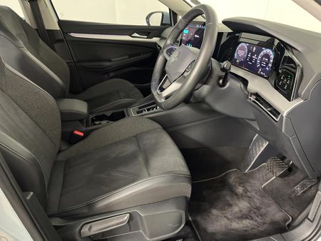 2025-Volkswagen-Golf-14-TSI-Life-Auto-110kw_6