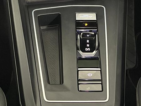 2025-Volkswagen-Golf-14-TSI-Life-Auto-110kw_7