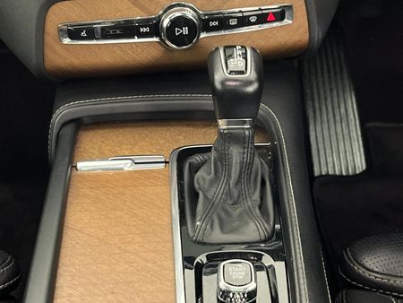 2019-Volvo-XC90-T6-Inscription-AWD_10