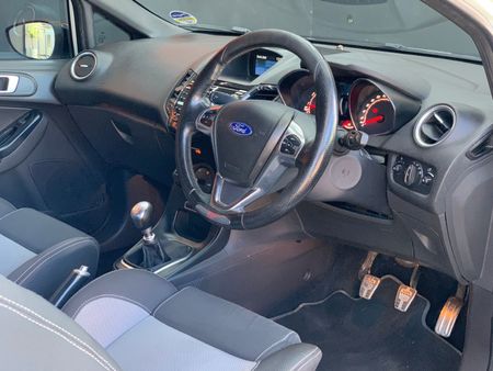 2013-Ford-Fiesta-ST-16-EcoBoost-GDTi_14