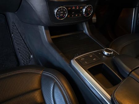 2016-Mercedes-AMG-GL-63-AMG_10