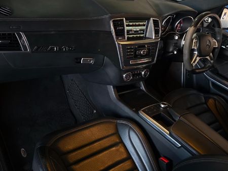 2016-Mercedes-AMG-GL-63-AMG_11