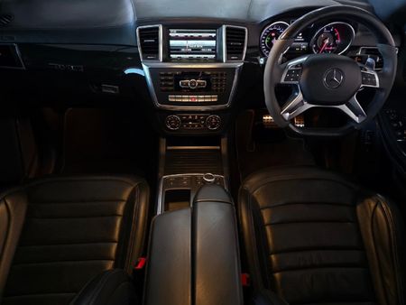 2016-Mercedes-AMG-GL-63-AMG_13