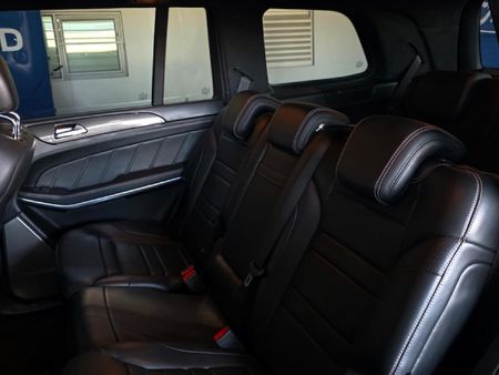 2016-Mercedes-AMG-GL-63-AMG_14