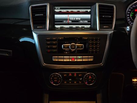 2016-Mercedes-AMG-GL-63-AMG_17