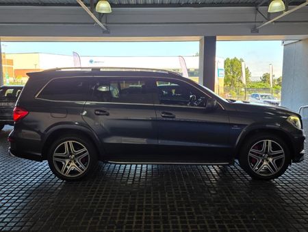 2016-Mercedes-AMG-GL-63-AMG_2