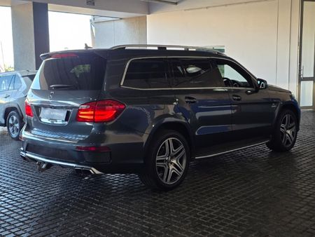 2016-Mercedes-AMG-GL-63-AMG_4